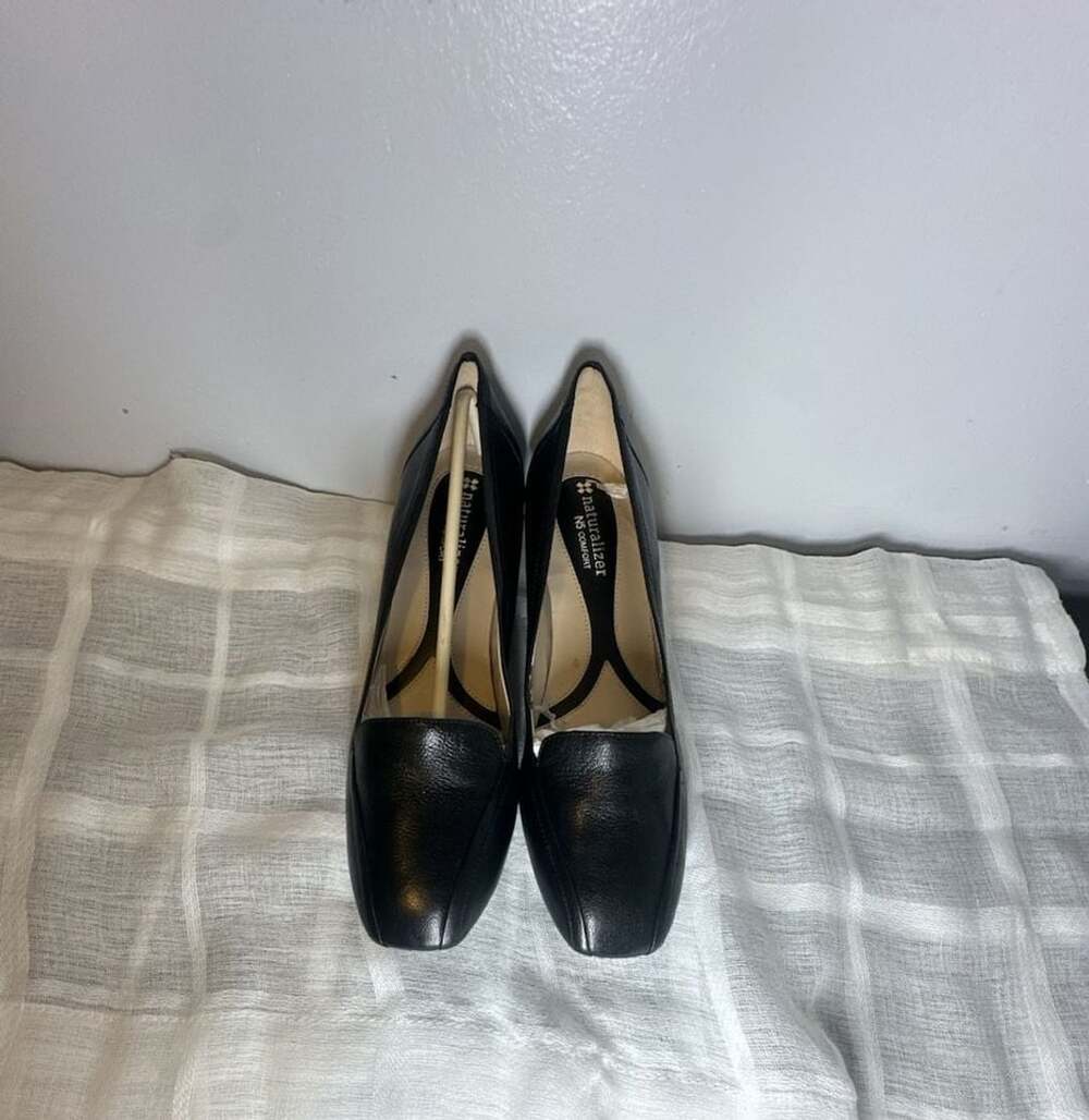 Naturalizer Black Leather N5 Comfort Low Heel Pumps Loafers